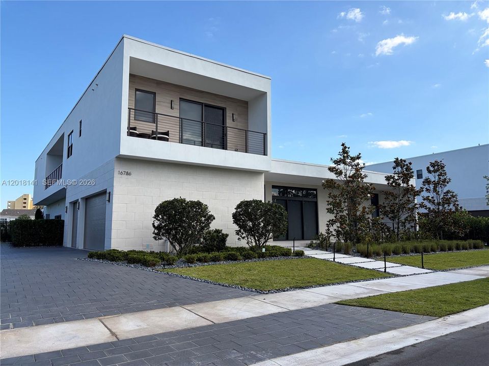 For Rent: $27,000 (5 beds, 6 baths, 5231 Square Feet)
