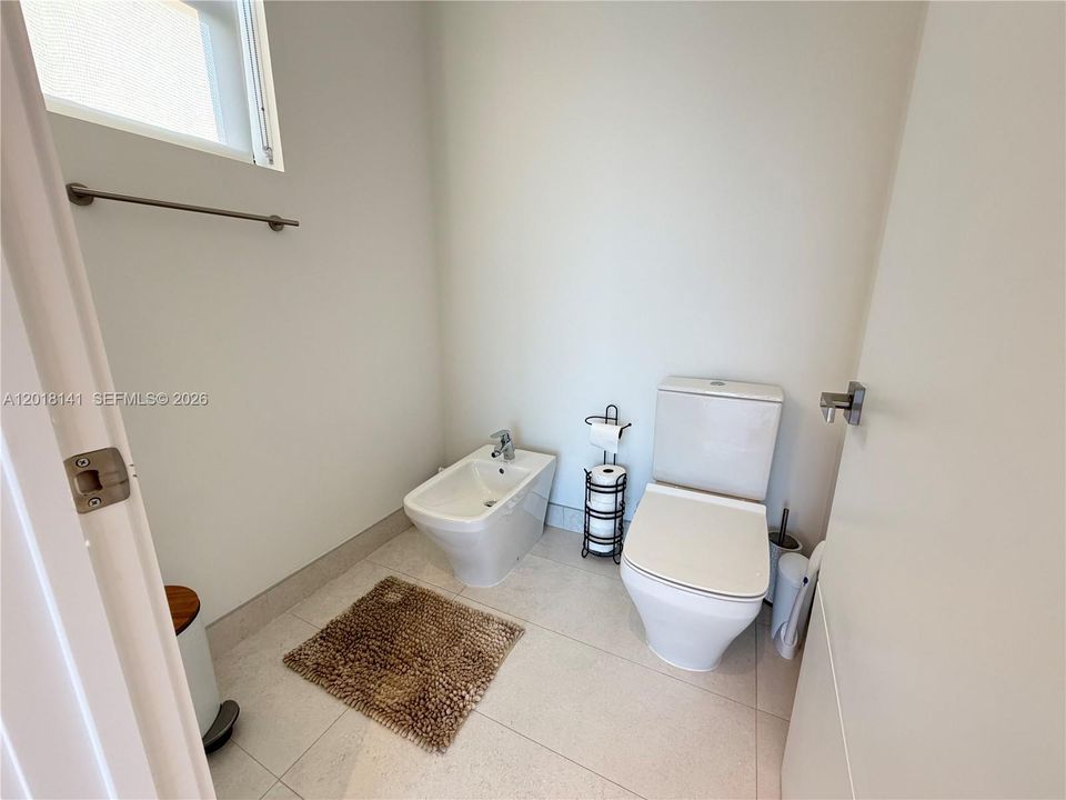 For Rent: $27,000 (5 beds, 6 baths, 5231 Square Feet)