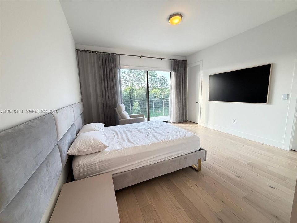 For Rent: $27,000 (5 beds, 6 baths, 5231 Square Feet)