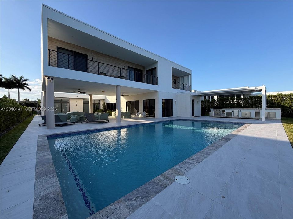For Rent: $27,000 (5 beds, 6 baths, 5231 Square Feet)