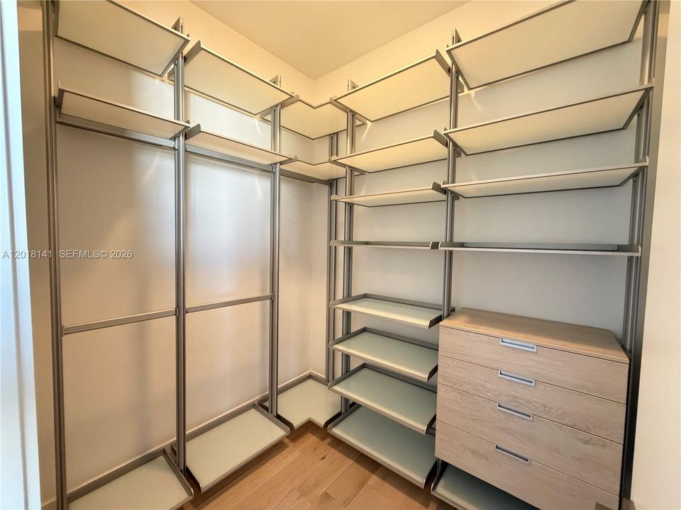 For Rent: $27,000 (5 beds, 6 baths, 5231 Square Feet)
