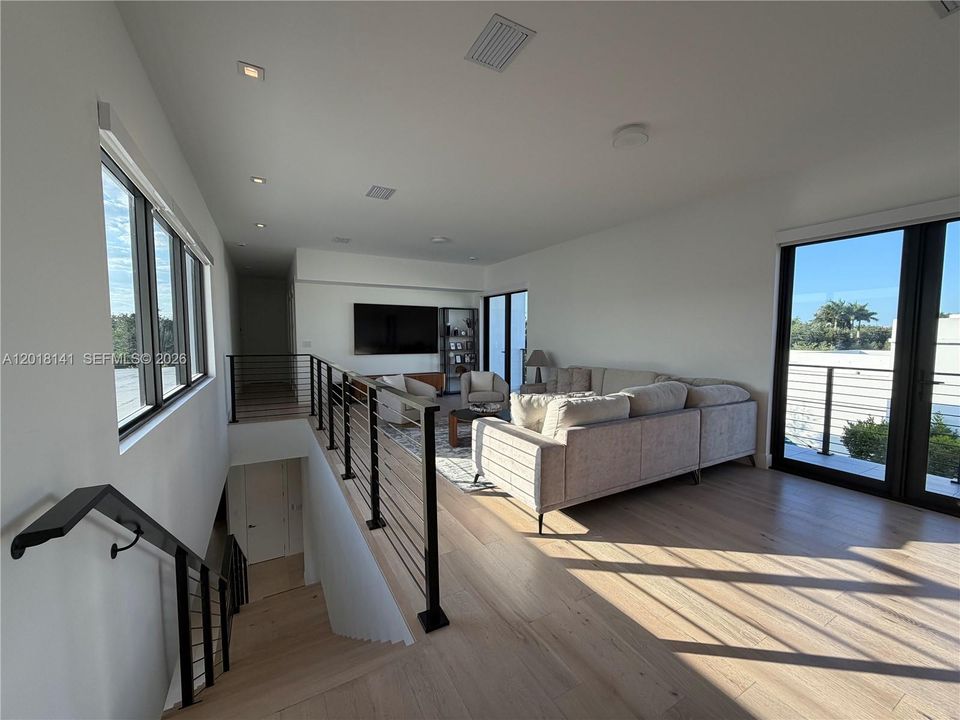 For Rent: $27,000 (5 beds, 6 baths, 5231 Square Feet)