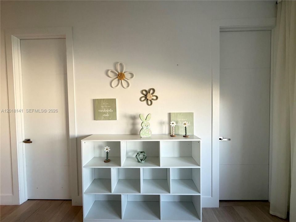 For Rent: $27,000 (5 beds, 6 baths, 5231 Square Feet)