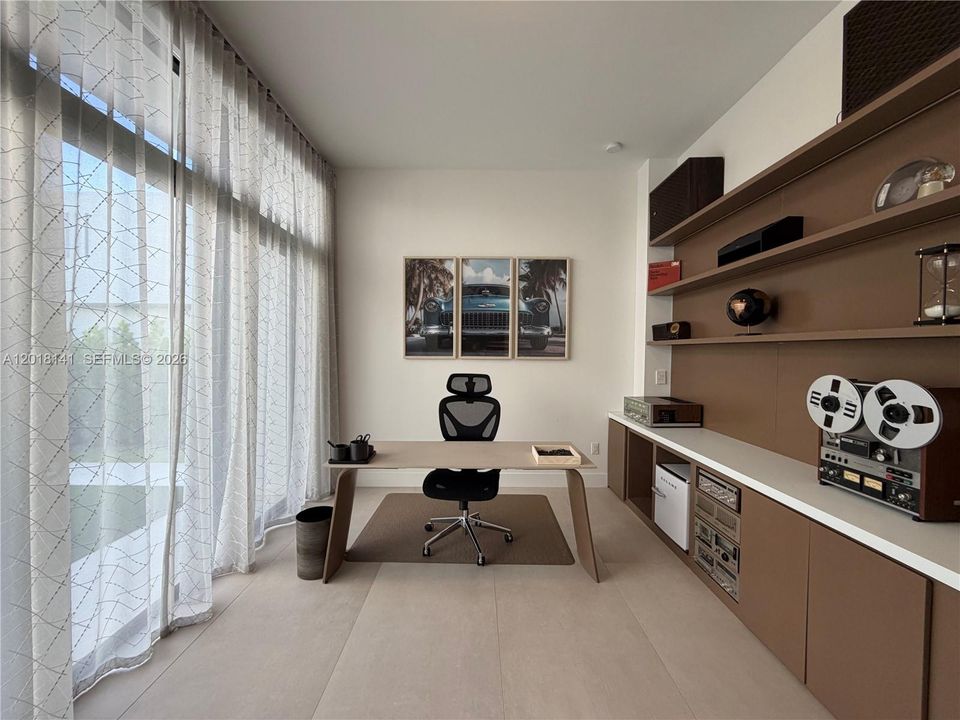 For Rent: $27,000 (5 beds, 6 baths, 5231 Square Feet)