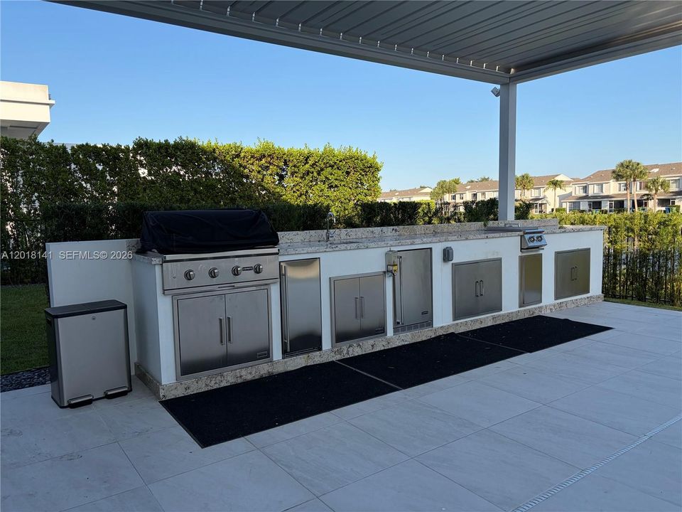 For Rent: $27,000 (5 beds, 6 baths, 5231 Square Feet)