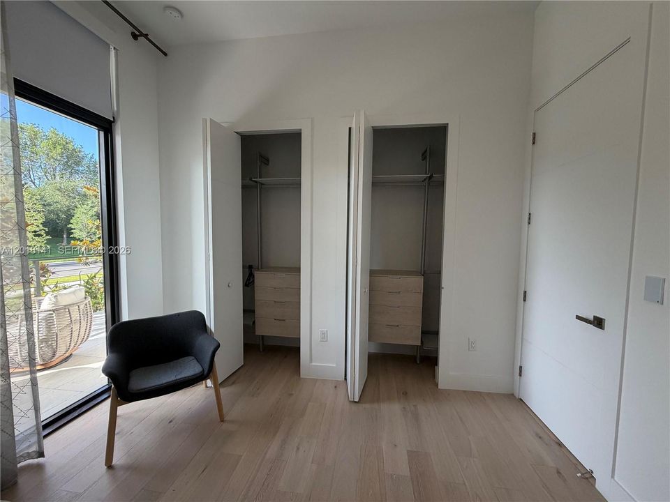 For Rent: $27,000 (5 beds, 6 baths, 5231 Square Feet)