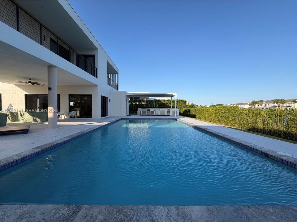 For Rent: $27,000 (5 beds, 6 baths, 5231 Square Feet)