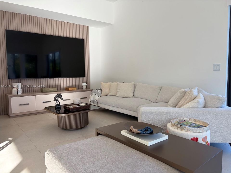 For Rent: $27,000 (5 beds, 6 baths, 5231 Square Feet)