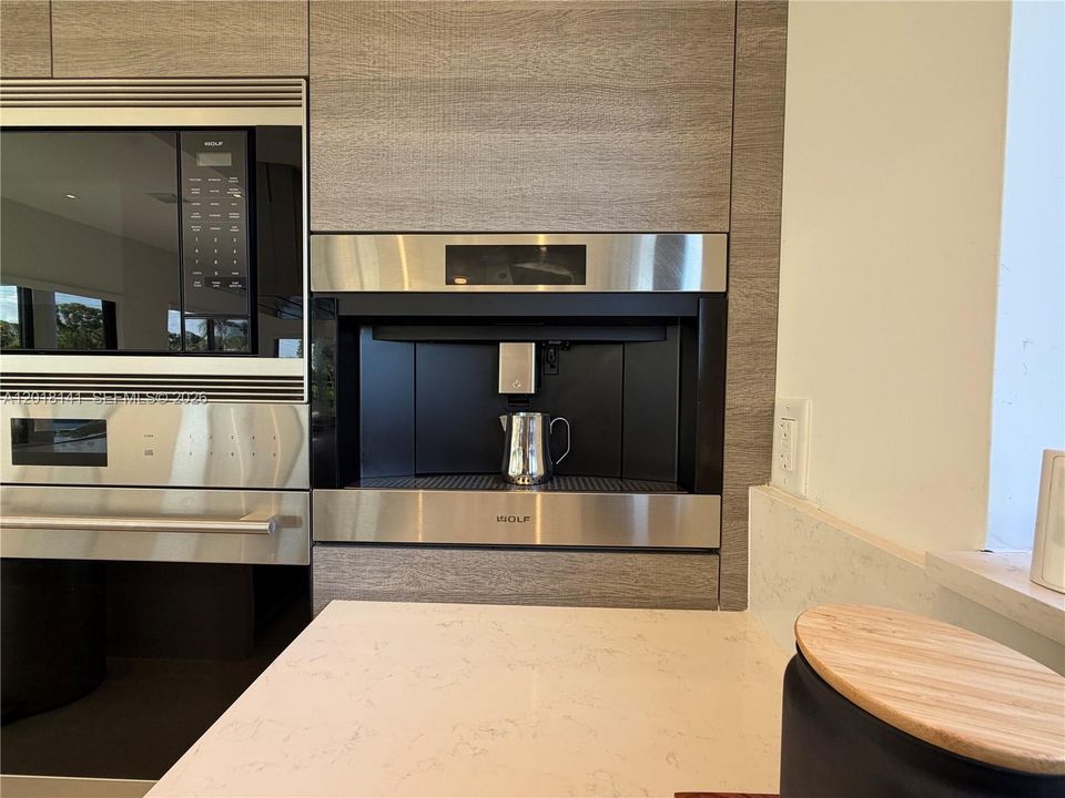 For Rent: $27,000 (5 beds, 6 baths, 5231 Square Feet)