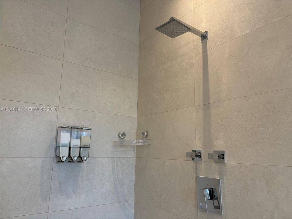 For Rent: $27,000 (5 beds, 6 baths, 5231 Square Feet)