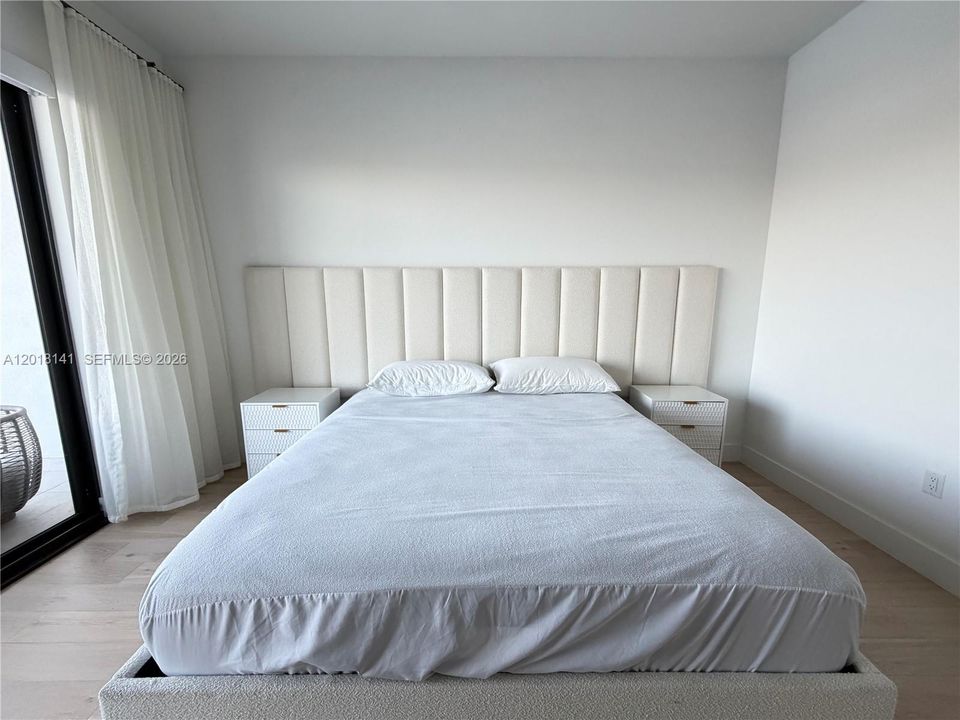 For Rent: $27,000 (5 beds, 6 baths, 5231 Square Feet)