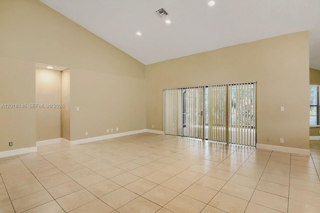 Activo con contrato: $519,900 (3 camas, 2 baños, 1862 Pies cuadrados)