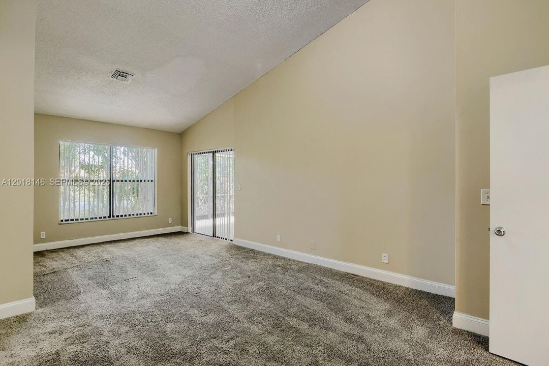 Activo con contrato: $519,900 (3 camas, 2 baños, 1862 Pies cuadrados)
