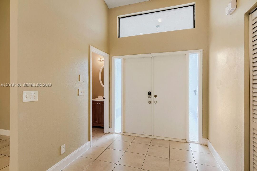 Activo con contrato: $519,900 (3 camas, 2 baños, 1862 Pies cuadrados)