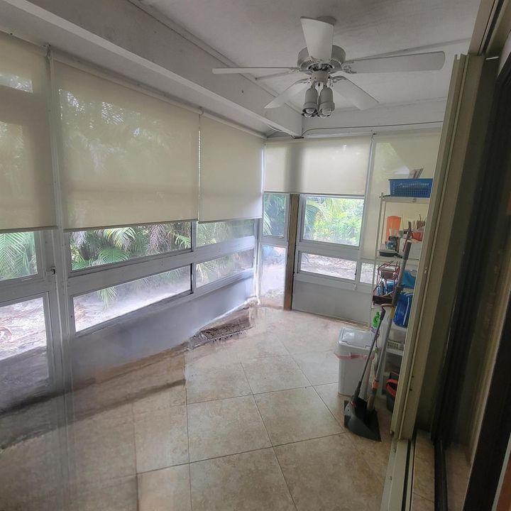 GLASS-LIKE ENCLOSED PATIO