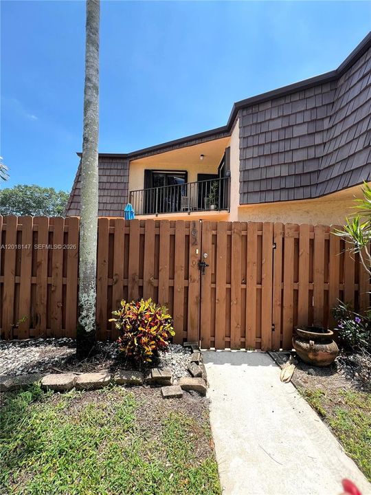 For Rent: $2,650 (2 beds, 2 baths, 1183 Square Feet)