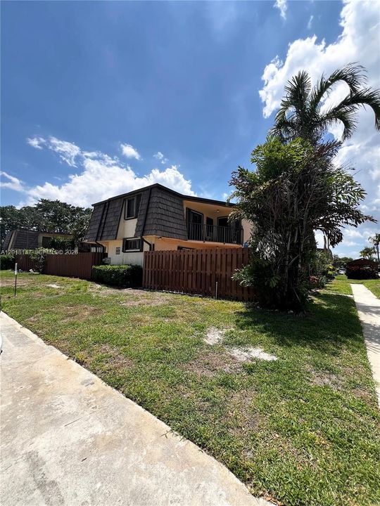 For Rent: $2,650 (2 beds, 2 baths, 1183 Square Feet)