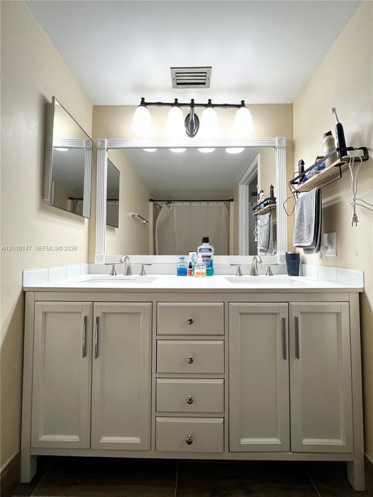 For Rent: $2,650 (2 beds, 2 baths, 1183 Square Feet)