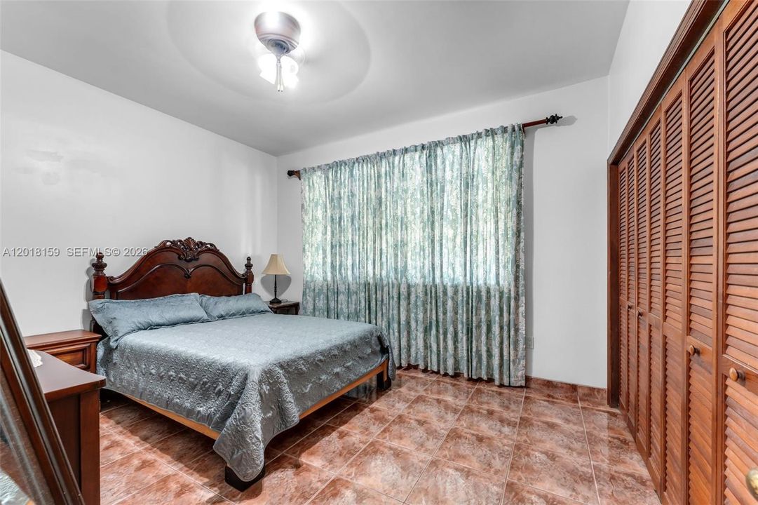 Activo con contrato: $1,450,000 (3 camas, 2 baños, 2878 Pies cuadrados)