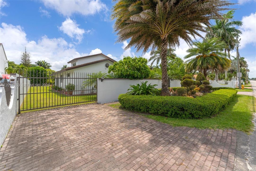 Activo con contrato: $1,450,000 (3 camas, 2 baños, 2878 Pies cuadrados)