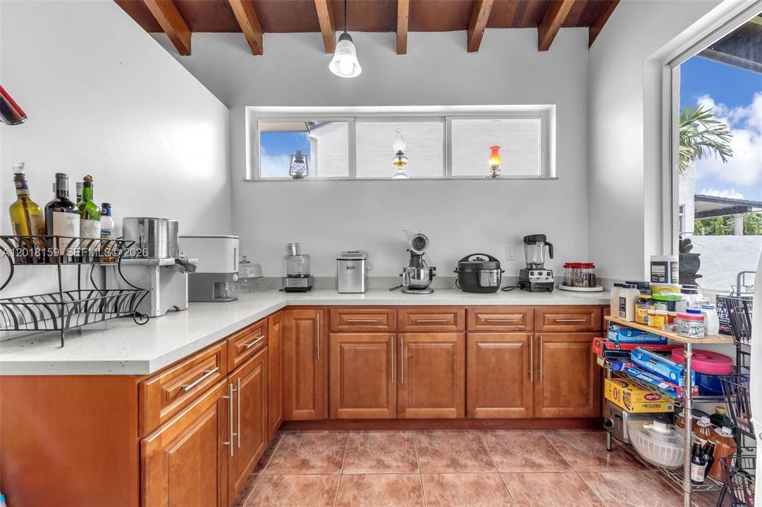 Activo con contrato: $1,450,000 (3 camas, 2 baños, 2878 Pies cuadrados)