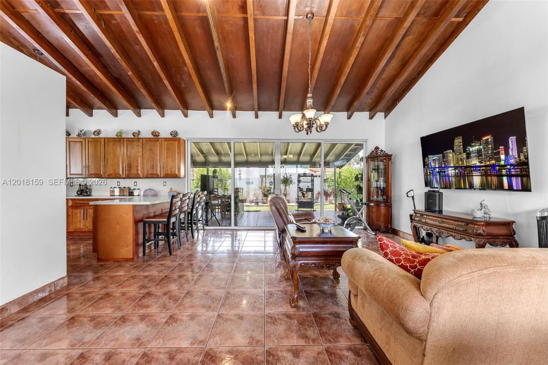 Activo con contrato: $1,450,000 (3 camas, 2 baños, 2878 Pies cuadrados)