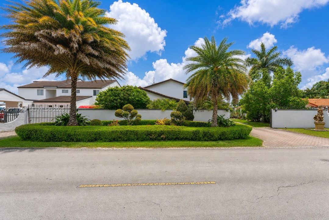 Activo con contrato: $1,450,000 (3 camas, 2 baños, 2878 Pies cuadrados)