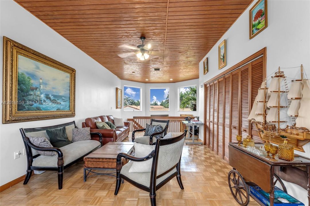 Activo con contrato: $1,450,000 (3 camas, 2 baños, 2878 Pies cuadrados)