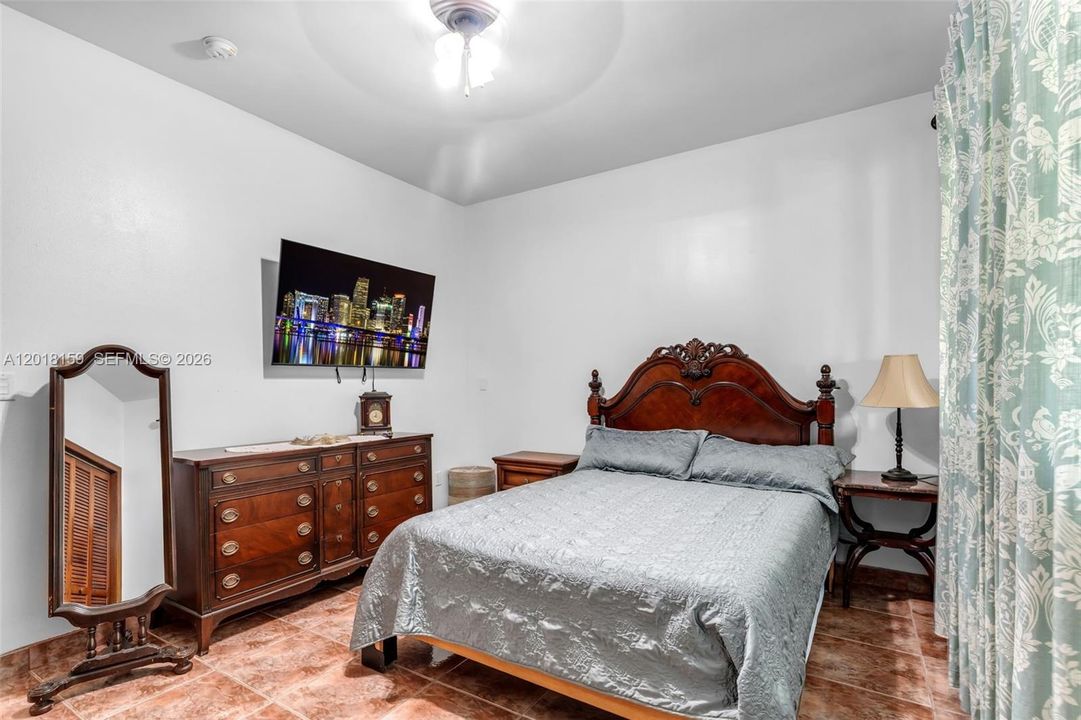 Activo con contrato: $1,450,000 (3 camas, 2 baños, 2878 Pies cuadrados)