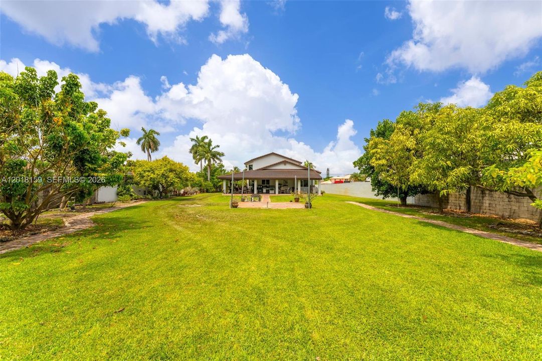 Activo con contrato: $1,450,000 (3 camas, 2 baños, 2878 Pies cuadrados)