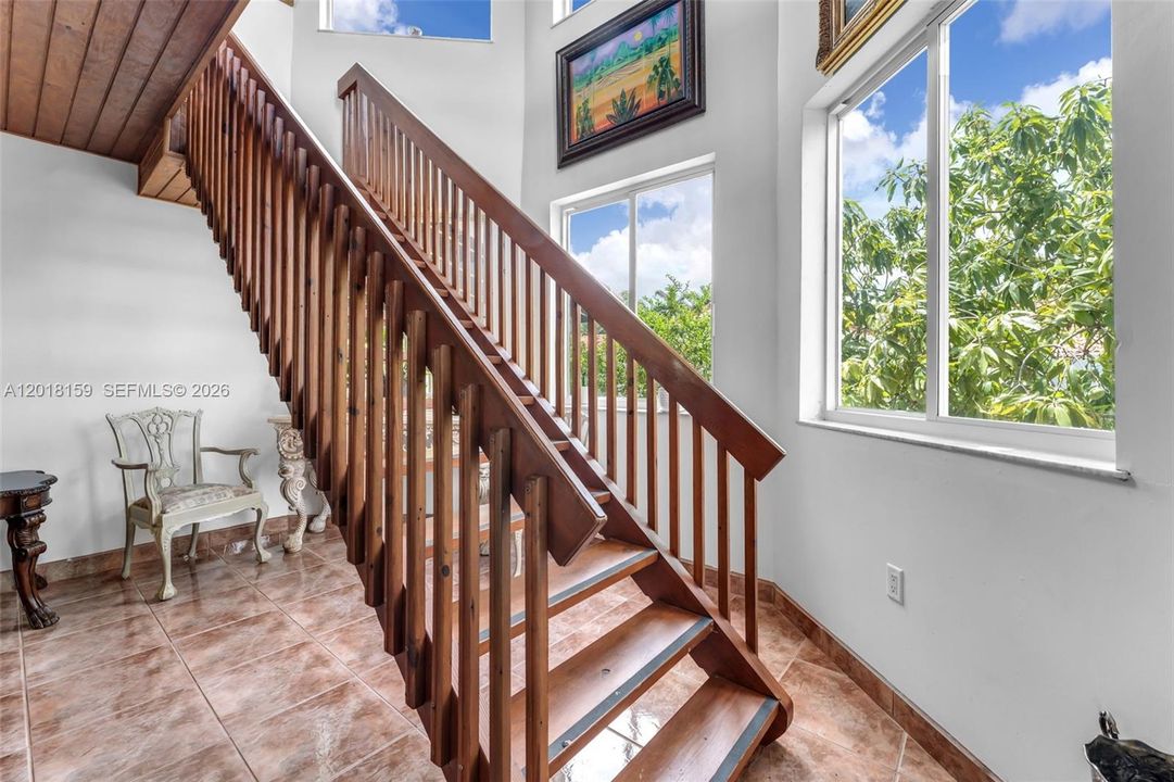 Activo con contrato: $1,450,000 (3 camas, 2 baños, 2878 Pies cuadrados)