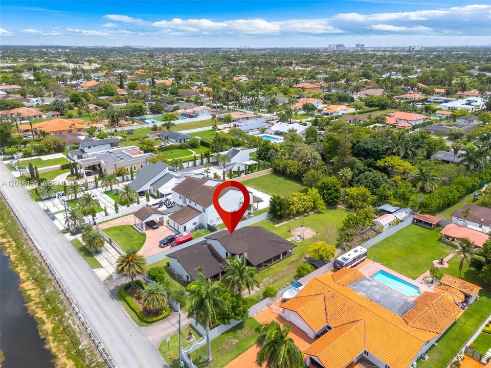 Activo con contrato: $1,450,000 (3 camas, 2 baños, 2878 Pies cuadrados)