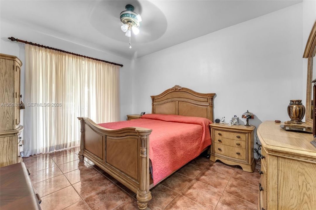Activo con contrato: $1,450,000 (3 camas, 2 baños, 2878 Pies cuadrados)