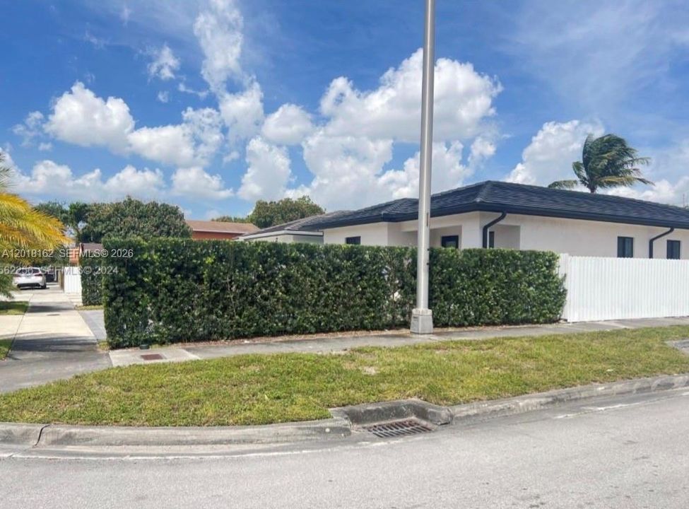 For Rent: $4,200 (3 beds, 2 baths, 1478 Square Feet)