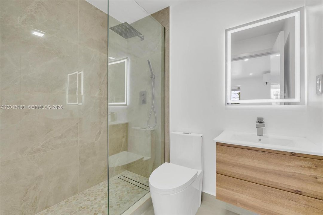 Activo con contrato: $589,000 (4 camas, 2 baños, 1228 Pies cuadrados)