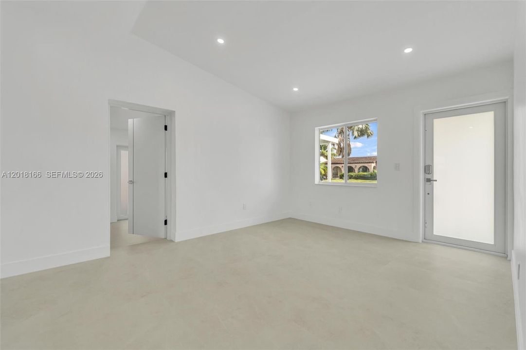 Activo con contrato: $589,000 (4 camas, 2 baños, 1228 Pies cuadrados)