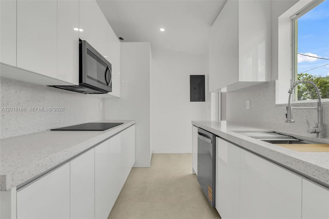 Activo con contrato: $589,000 (4 camas, 2 baños, 1228 Pies cuadrados)