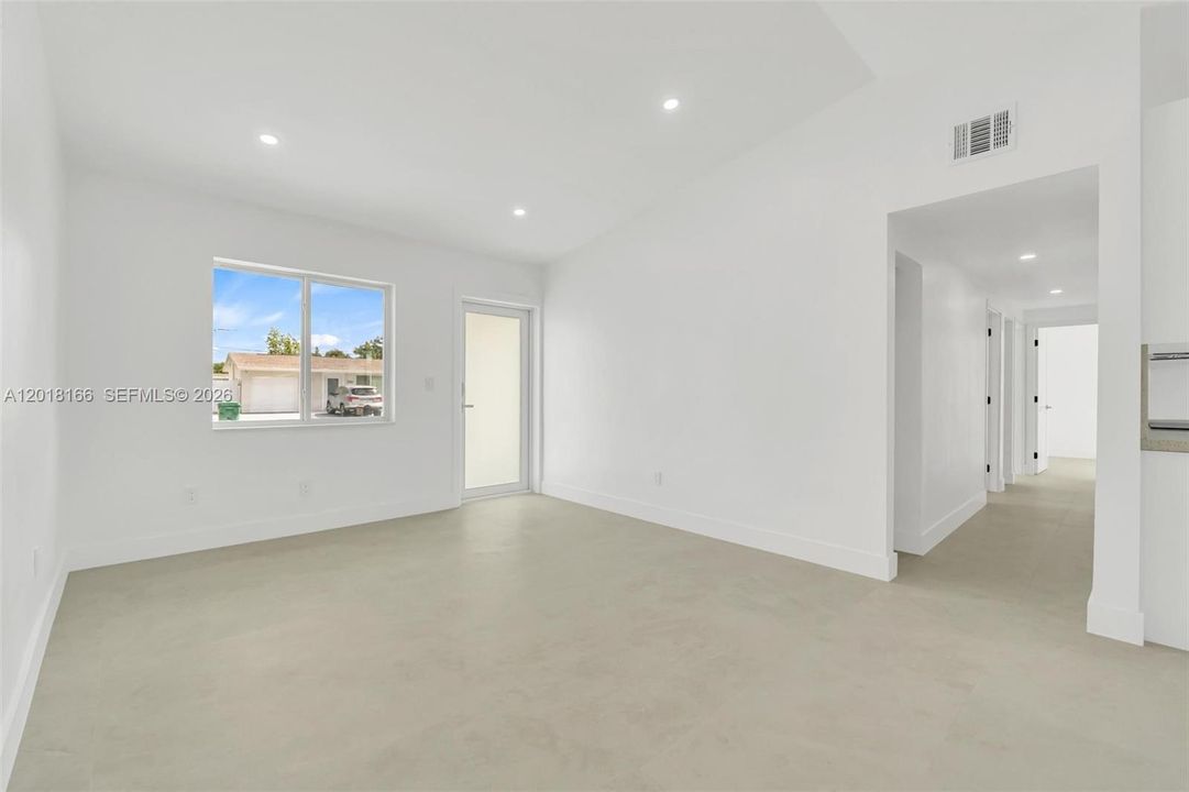 Activo con contrato: $589,000 (4 camas, 2 baños, 1228 Pies cuadrados)