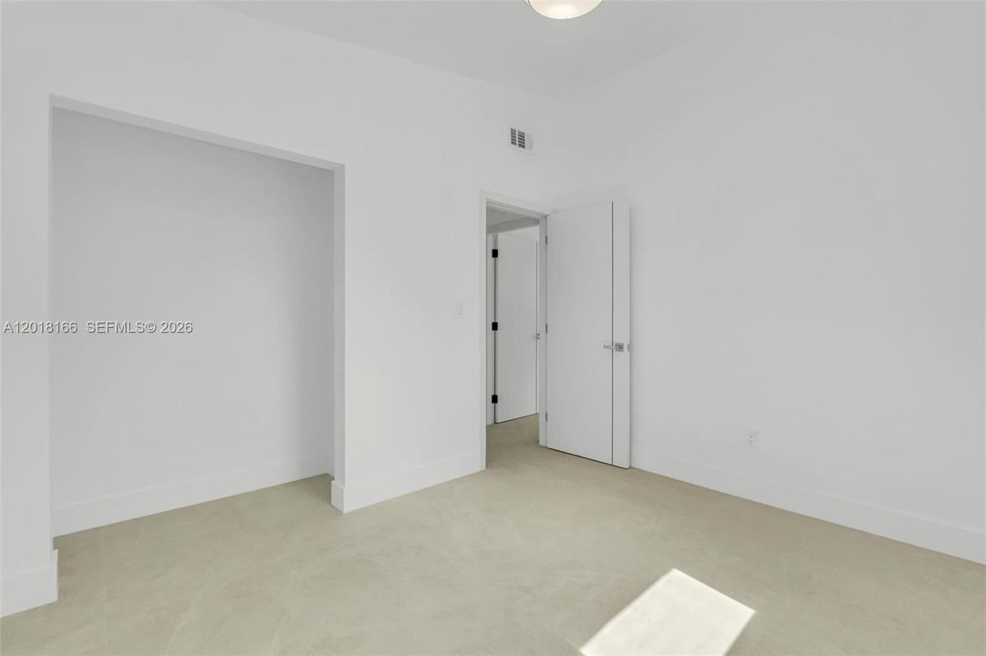 Activo con contrato: $589,000 (4 camas, 2 baños, 1228 Pies cuadrados)