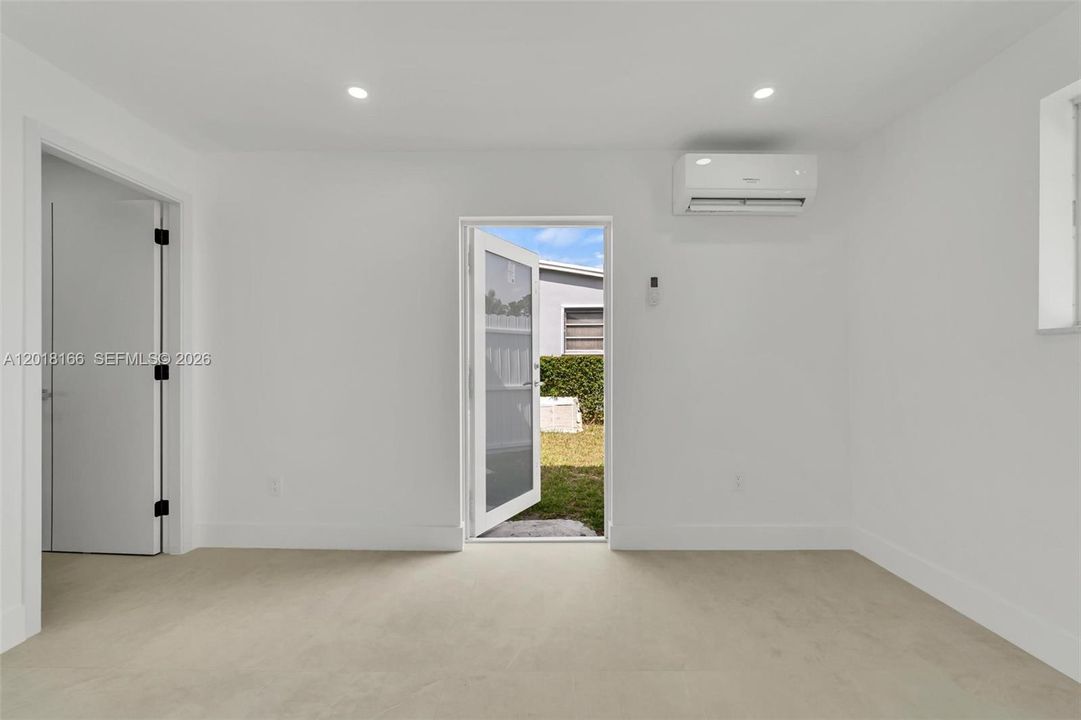 Activo con contrato: $589,000 (4 camas, 2 baños, 1228 Pies cuadrados)