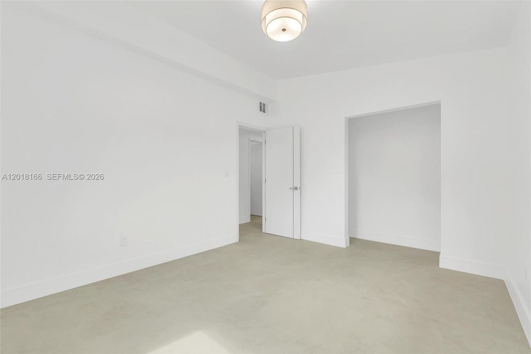 Activo con contrato: $589,000 (4 camas, 2 baños, 1228 Pies cuadrados)