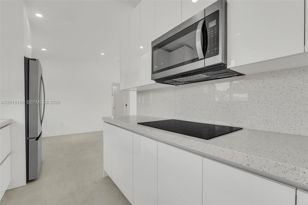 Activo con contrato: $589,000 (4 camas, 2 baños, 1228 Pies cuadrados)