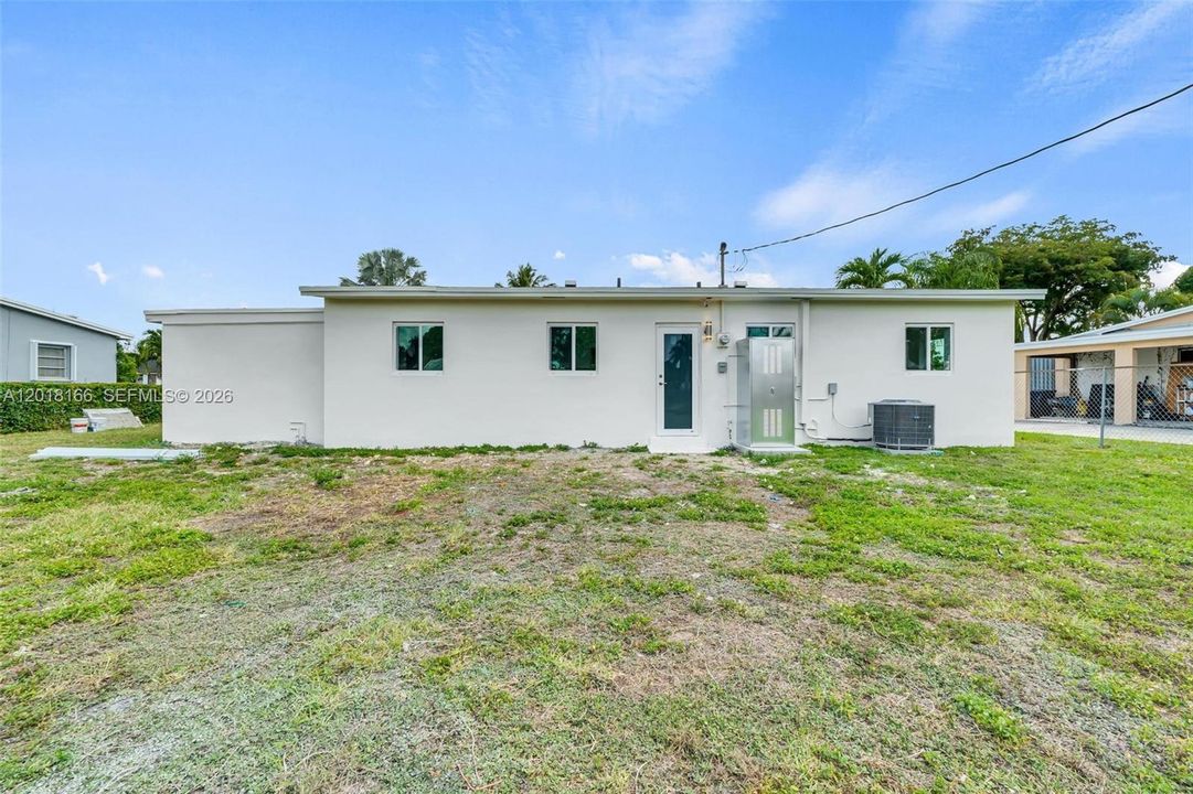 Activo con contrato: $589,000 (4 camas, 2 baños, 1228 Pies cuadrados)
