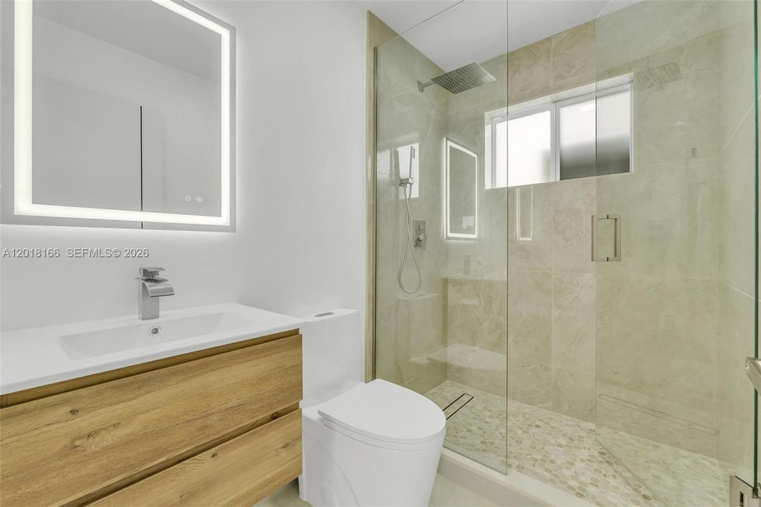 Activo con contrato: $589,000 (4 camas, 2 baños, 1228 Pies cuadrados)