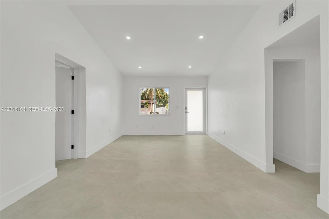 Activo con contrato: $589,000 (4 camas, 2 baños, 1228 Pies cuadrados)