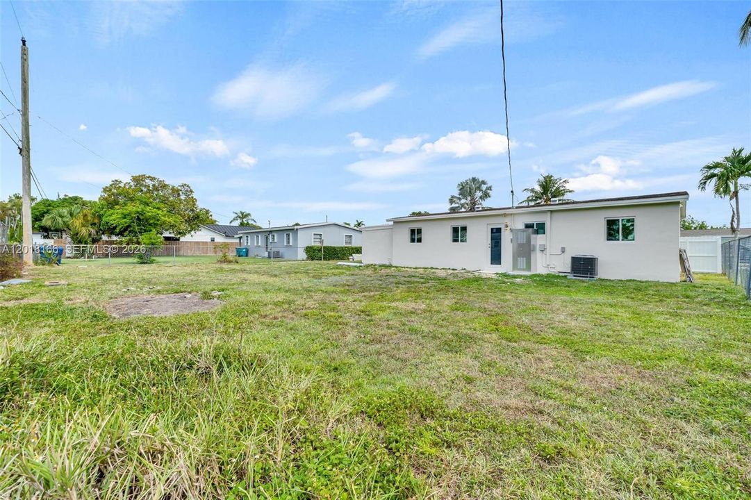 Activo con contrato: $589,000 (4 camas, 2 baños, 1228 Pies cuadrados)