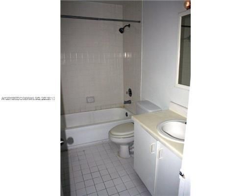 En Venta: $208,000 (2 camas, 2 baños, 985 Pies cuadrados)