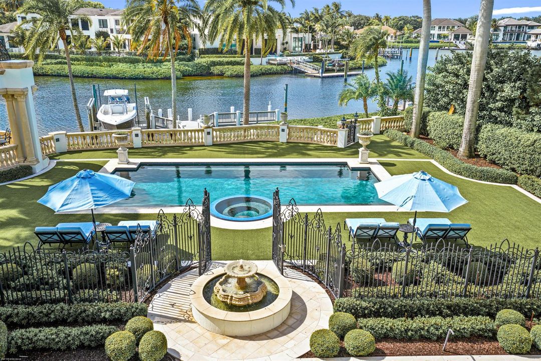 Pool / View