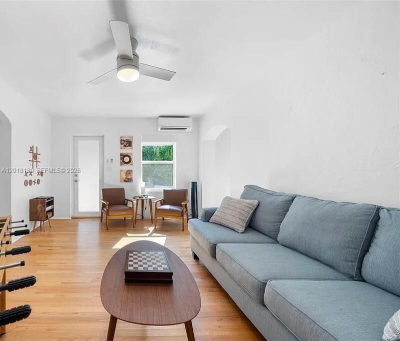 En Venta: $1,119,000 (3 camas, 2 baños, 1628 Pies cuadrados)