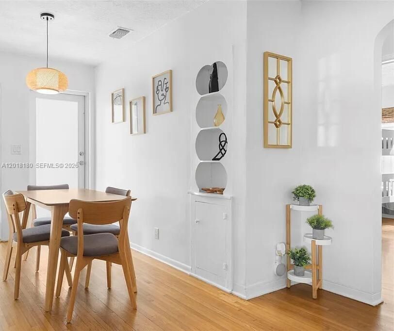 En Venta: $1,119,000 (3 camas, 2 baños, 1628 Pies cuadrados)
